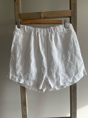 Gillia white elastic linen shorts size small